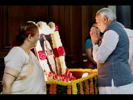 పటేల్ లేకుంటే గాంధీ సగమే: ఏక్తారన్‌లో మోడీ(పిక్చర్స్)