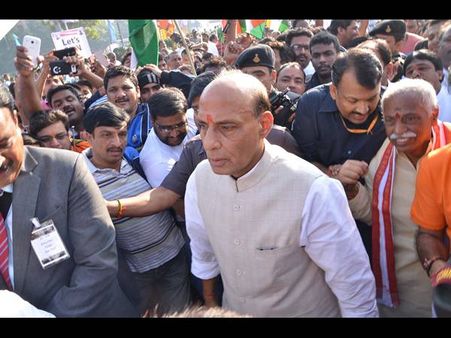 తెలుగులో రాజ్‌నాథ్ ప్రతిజ్ఞ: యువత పరుగు(పిక్చర్స్)