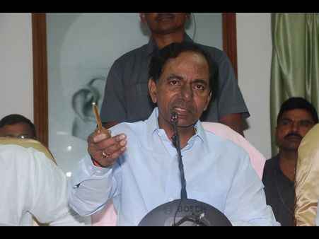 కక్ష సాధింపు చర్య: కేంద్రాన్ని తప్పుపట్టిన కెసిఆర్