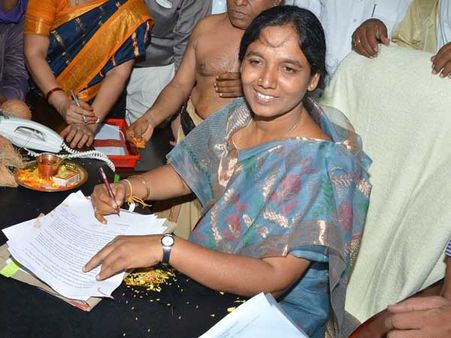 టి, ఏపి సిఎంలు మాట్లాడుకోవాలి: పరిటాల సునీత