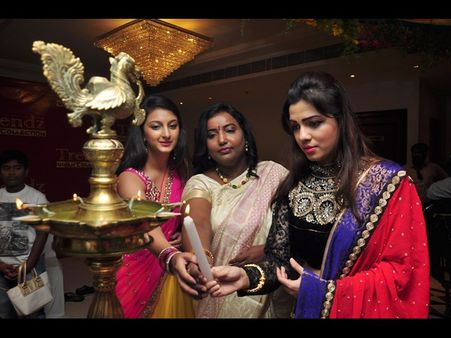 ట్రెండ్ వివాహ్ కలెక్షన్: పాఠశాల హీరోయిన్(ఫోటోలు)