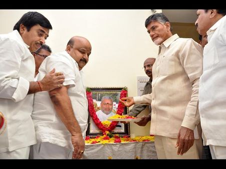 ఎర్రన్నకు బాబు, టీ, ఎపీ నేతల నివాళి(పిక్చర్స్)