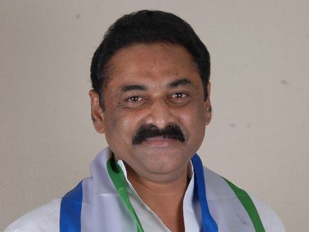 భూమా నాగిరెడ్డిపై రౌడీ షీట్: మరో 12 మందిపైనా