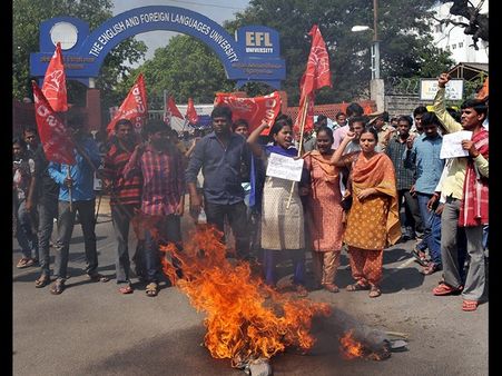విద్యార్థిని రేప్: ఇప్లూలో టెన్షన్, ముద్దులపై హెచ్‌సీయులో