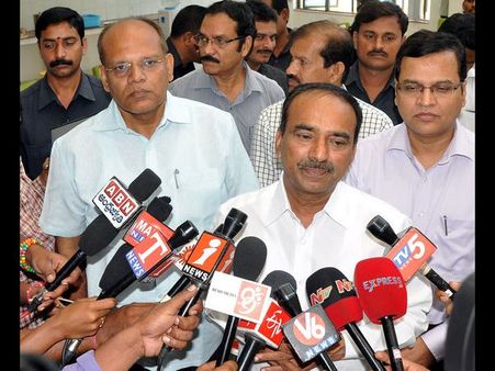 నా పాత్రే: బడ్జెట్‌పై ఈటెల, నిషేధించిన చోటే: హరీశ్