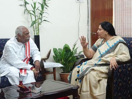 ఇప్లూ రేప్ కేసు: వీసితో దత్తాత్రేయ భేటీ (ఫోటోలు)