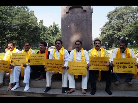 పోచారం క్షమాపణకు సభలో డిమాండ్, వద్దని కేసీఆర్