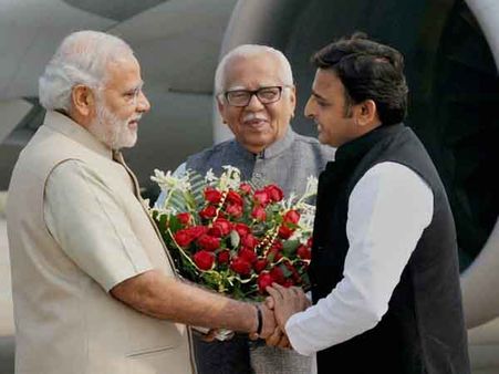 మోడీ పిలుపుకు అఖిలేష్ నవ్వి ఊరుకున్నారు!