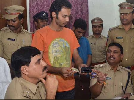 ఎటిఎం కార్డుల క్లోనింగ్‌తో చోరీలు: ముంబై టెక్కీ పథకం