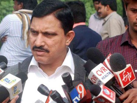 రూ. 106 కోట్ల బాకీ: సుజనాపై మారిషస్ బ్యాంక్ పిటిషన్