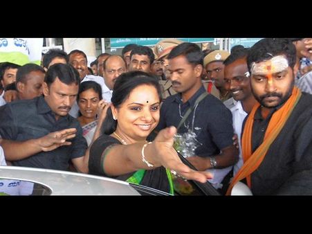 హ్యాపీగా వచ్చిన కవితకు కోపం తెప్పించిన రేవంత్