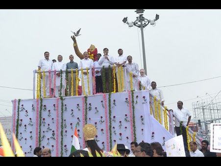 'నెల్లూరును సింహపురిగా మారుస్తాం' (ఫోటోలు)