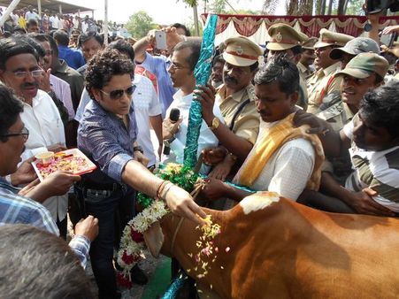 నో అంటూ వెళ్లారు: నిరాశపర్చిన సచిన్, తెలుగులో..