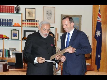 ఆస్ట్రేలియా ప్రధానికి మోడీ అరుదైన కానుక (పిక్చర్స్)