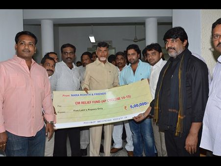 బాబుతో గోపీచంద్, పెదనాన్నతో నారా రోహిత్ (పిక్చర్స్)