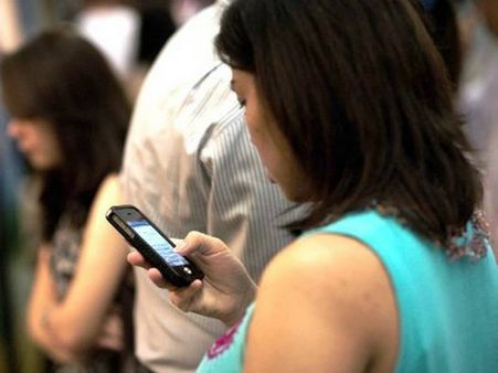 'మహిళలు మొబైల్ ఫోన్లు వాడొద్దు, జీన్స్ ధరించొద్దు'