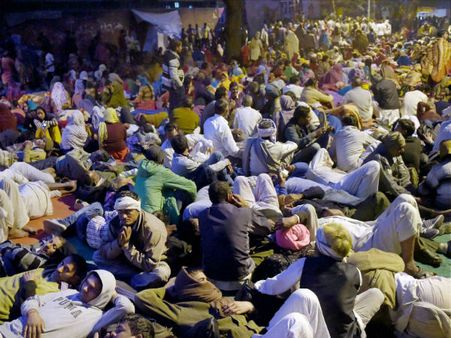 ఆశ్రమంలో ఐదు శవాలు: రామ్‌పాల్‌పై దేశద్రోహం కేసు