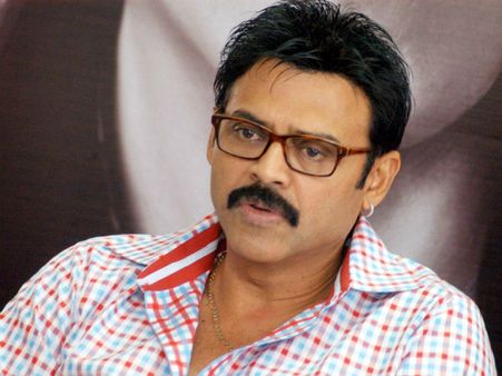షాక్: సినీ హీరో వెంకటేష్‌కు జిహెచ్ఎంసి నోటీసులు
