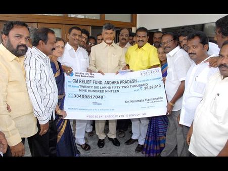 బిజీబిజీ: చంద్రబాబుతో ఖతార్ ప్రతినిధులు (పిక్చర్స్)