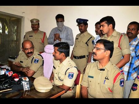 ఒకే ఒక్కడు: 'అతడు' స్ఫూర్తిగా దొంగగా టెక్కీ (పిక్చర్స్)