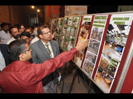 హుధుద్: విశాఖలో కేంద్ర బృందం పరిశీలన(పిక్చర్స్)