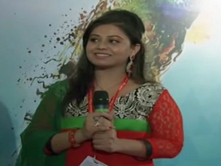 దూరదర్శన్ లేడీ యాంకర్ తప్పుల మీద తప్పులు