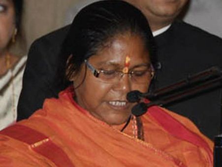 అసభ్యంగా కేంద్ర మంత్రి సాధ్వీ నిరంజన్ జ్యోతి వ్యాఖ్యలు
