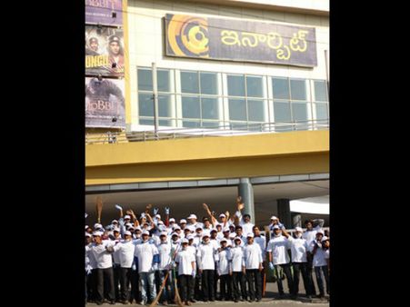 మన పరిసరాలను శుభ్రంగా ఉంచడం మన బాధ్యత.... ఇన్‌ఆర్బిట్ మాల్‌లో స్వచ్ఛ భారత్ (ఫోటోలు)