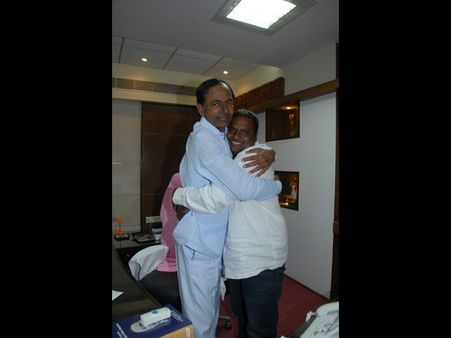 పిడమర్తి రవికి పోస్ట్! త్వరలో విద్యార్థులకు కేసీఆర్ ఆఫర్