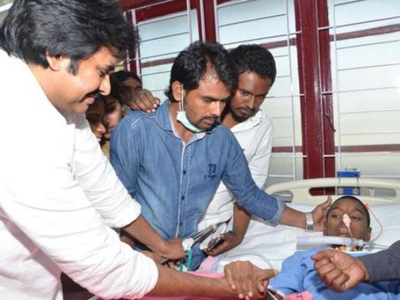 ఖమ్మం ఆసుపత్రి నుంచి డిశ్చార్జ్ అయిన పవన్ కళ్యాణ్ అభిమాని చిన్నారి శ్రీజ