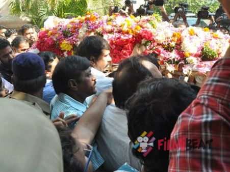 జానకిరాం మృతి: కుమిలిపోతున్న ట్రాక్టర్ డ్రైవర్, లొంగిపోయాడు