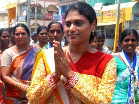 జగన్ ఆశీర్వాదం తీసుకొని బయల్దేరిన షర్మిల, బాబుపై శ్రీకాంత్ ఫైర్