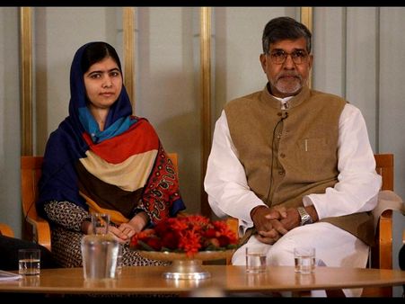 నోబెల్ శాంతిబహుమతి విజేతల సమావేశం: మలాలా కూతురు లాంటిదన్న సత్యార్థి (ఫోటోలు)