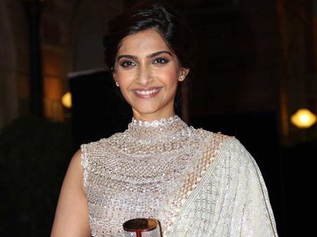 ఢిల్లీలో స్త్రీలకు రక్షణ లేదు‌: ఢిల్లీ క్యాబ్ రేప్‌పై సోనమ్ కపూర్