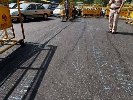 క్యాబ్ డ్రైవర్ స్పీడ్, పోలీసుల మృతి: ట్యాంకర్ పేలి 10 మంది దుర్మరణం