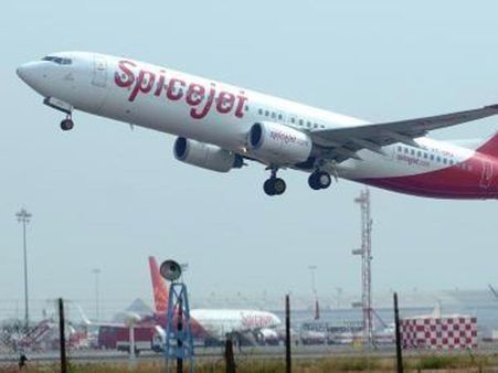 అప్పుల్లో కూరుకుపోయిన స్పైస్ జెట్: కింగ్ ఫిషర్ బాటలోనే..!