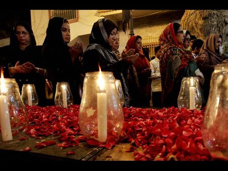 ప్రధాని షరీఫ్‌తో మాట్లాడిన మోడీ... 2 నిమిషాల పాటు మౌనం (ఫోటోలు)