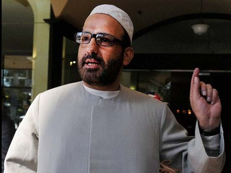 సిడ్నీ కేఫ్: మోనిస్‌పై 40 లైంగిక దాడులు, హత్య కేసులు