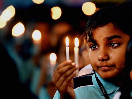 పెషావర్: ఎదిరించిన మహిళా టీచర్‌ను పిల్లల ముందే కాల్చేశారు