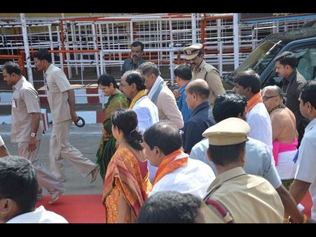 యాదగిరి గుట్టలో కేసీఆర్ బిజీబిజీ (పిక్చర్స్)