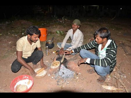 విశాఖ ఏజెన్సీని వణికిస్తున్న చలి(పిక్చర్స్)