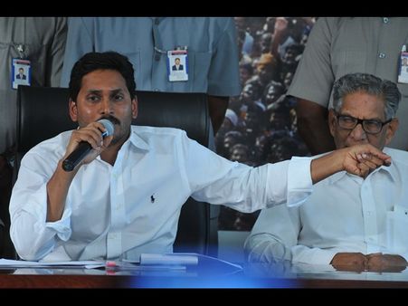 మాటల యుద్ధం: ఖబడ్దార్ :కాల్వ, టీవీల్లో చూస్తున్నారు: జగన్