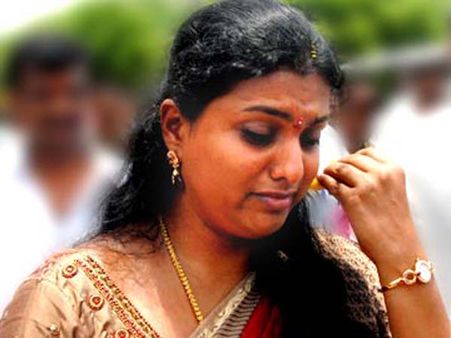 బుచ్చయ్య ఘాటు వ్యాఖ్య: రోజా కంటతడి, దూసుకెళ్లిన చెవిరెడ్డి