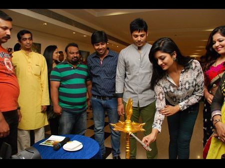 శేఖర్ కమ్ముల, విమలా రామన్ చేతుల మీదగా రాధా వల్లూరి 