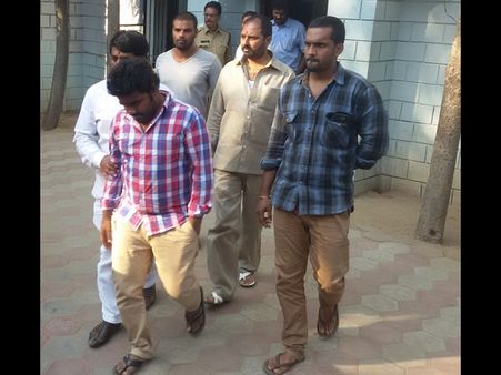 జబర్దస్త్: కమెడియన్ల చేత కన్నీరు (పిక్చర్స్)