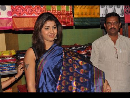 ఇకత్ మేళా: సందడి చేసిన నటి గీతాంజలి(పిక్చర్స్)