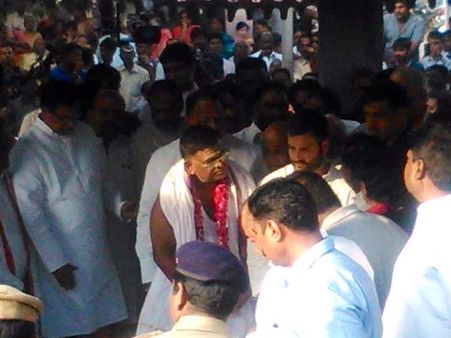 కాకా అంత్యక్రియలు పూర్తి... హాజరైన కాంగ్రెస్ ఉపాధ్యక్షుడు రాహుల్ గాంధీ