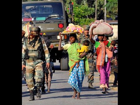 రాజ్‌నాధ్ పరామర్శ, తృటిలో తప్పిన ప్రమాదం... 79కి చేరిన మృతులు (ఫోటోలు)