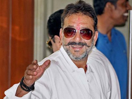 మరో వివాదం: సంజయ్‌దత్‌కు 'మహా' షాక్, పెరోల్‌పై విచారణ