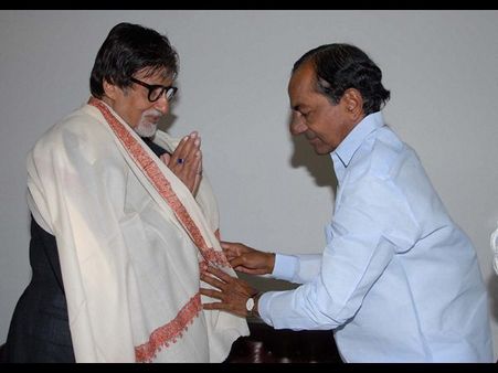 తెలంగాణ కోసం పిలిస్తే వస్తా: అమితాబ్, కేసీఆర్ ఇంట్లో నాగార్జున